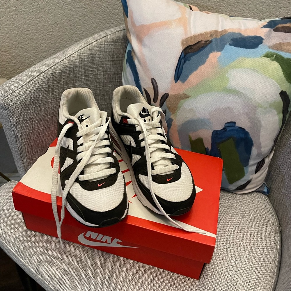 Nike Air Max Command Flex